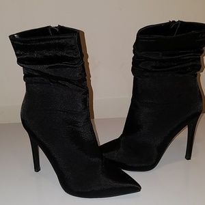 Sold/Black shine booties